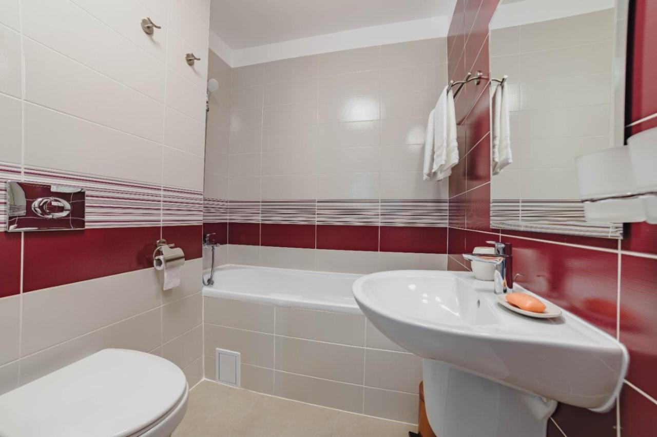 Masterpiece Studio- Free Parking, Wi-Fi, Netflix Brasov Exterior photo